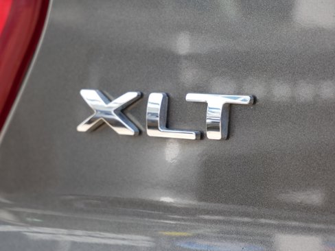 Used 2018 Ford Explorer XLT w/ Safe & Smart Package image 4