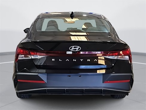 New 2025 Hyundai Elantra Sport image 6