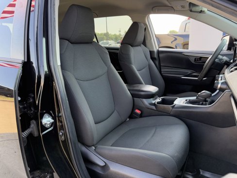 Used 2022 Toyota RAV4 LE image 29