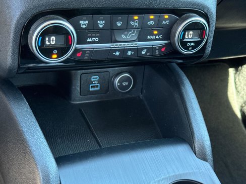 Used 2021 Ford Escape Titanium image 30