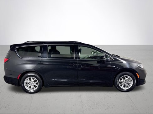 Used 2022 Chrysler Pacifica Touring-L image 5