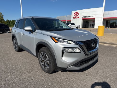 Used 2023 Nissan Rogue SV image 1