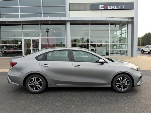 Used 2024 Kia Forte LXS image 3