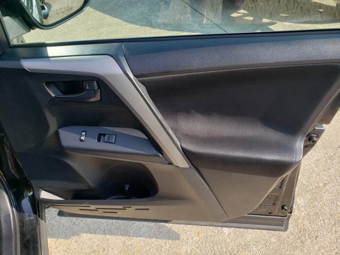 Used 2017 Toyota RAV4 LE image 25