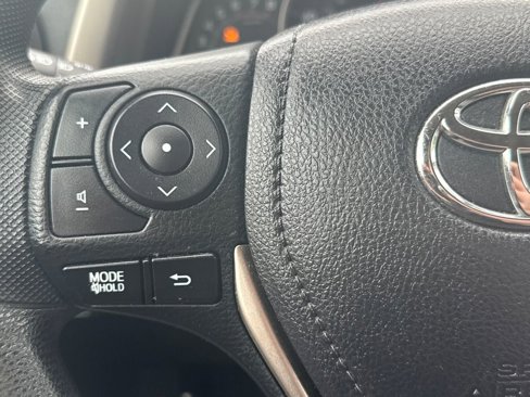 Used 2015 Toyota RAV4 LE image 18