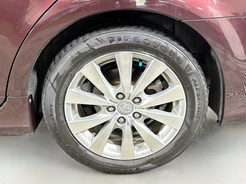 Used 2011 Toyota Avalon Limited image 29