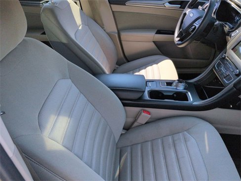 Used 2017 Ford Fusion SE w/ Fusion SE Technology Package image 33