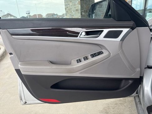 Used 2015 Hyundai Genesis 3.8 image 12