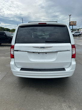 Used 2016 Chrysler Town & Country Touring image 8