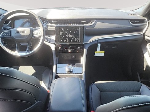 New 2025 Jeep Grand Cherokee Altitude image 26