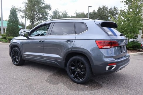 Certified 2022 Volkswagen Taos SE image 5