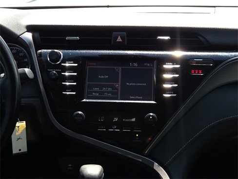 Used 2019 Toyota Camry SE image 11