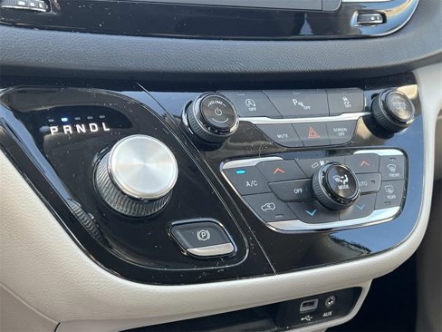 Used 2019 Chrysler Pacifica Touring Plus w/ Tire & Wheel Group image 23