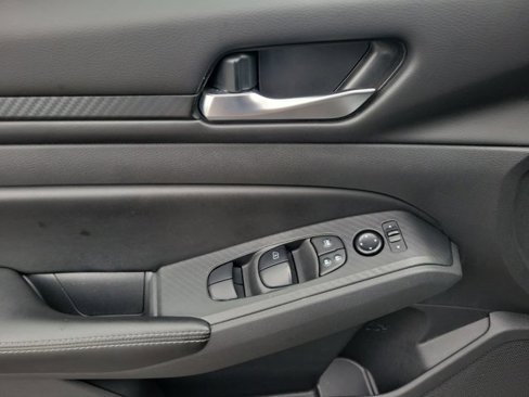 Used 2024 Nissan Altima 2.5 SV image 8