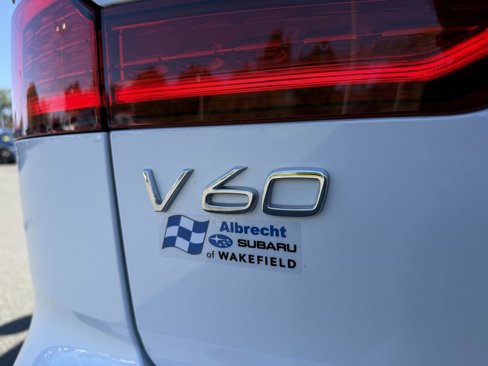 Used 2021 Volvo V60 T5 Cross Country image 37