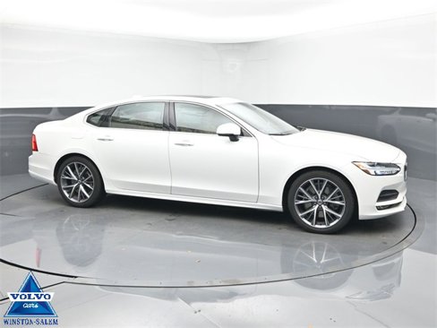 Used 2019 Volvo S90 T6 Momentum image 1