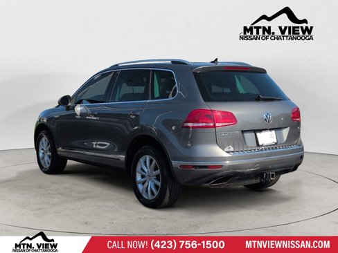 Used 2017 Volkswagen Touareg Sport image 5