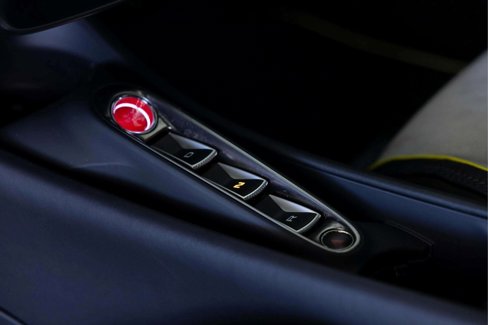 Used 2023 McLaren Artura image 21