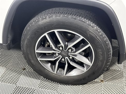 Used 2019 Jeep Grand Cherokee Limited image 10