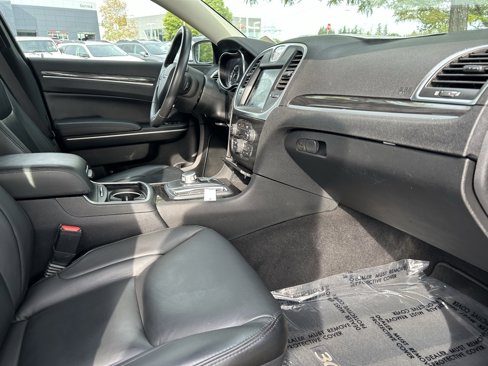Used 2020 Chrysler 300 Touring L w/ 300 Premium Group image 27