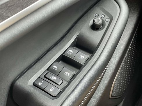 Used 2022 Jeep Grand Cherokee Limited image 17