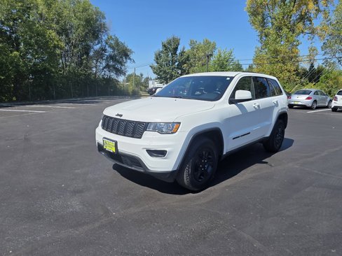 Used 2017 Jeep Grand Cherokee Laredo image 3