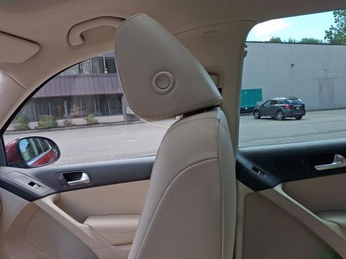 Used 2016 Volkswagen Tiguan SEL image 17