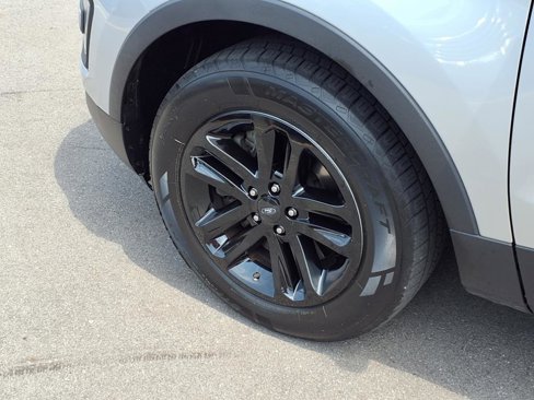 Used 2017 Ford Explorer XLT w/ Equipment Group 202A image 31