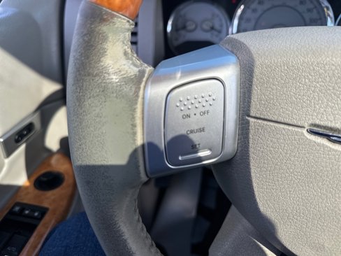 Used 2008 Chrysler Aspen Limited image 32
