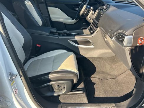 Used 2017 Jaguar F-PACE R-Sport image 20