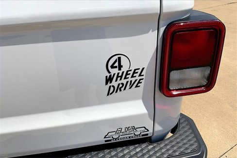 Used 2021 Jeep Gladiator Willys image 8