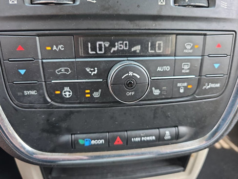 Used 2016 Chrysler Town & Country Touring w/ Driver Convenience Group image 38