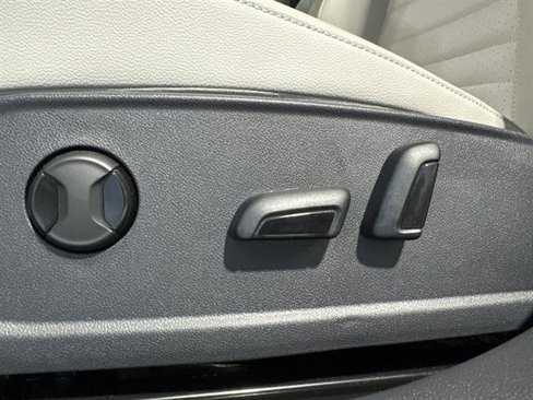 Used 2024 Volkswagen Jetta SE image 33