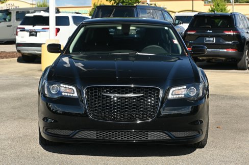 Used 2022 Chrysler 300 Touring w/ Sport Appearance Package image 5