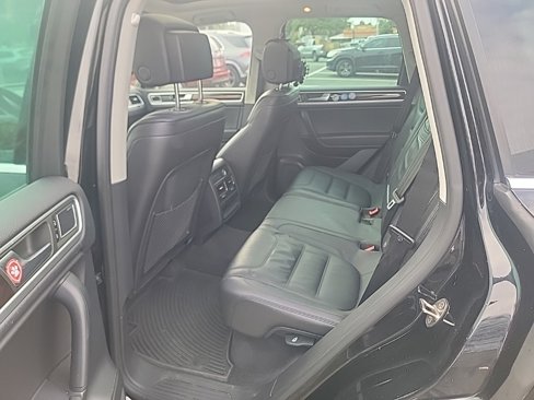 Used 2014 Volkswagen Touareg Executive image 8