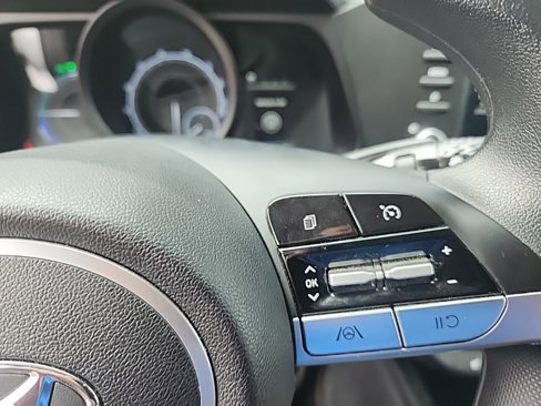 Used 2023 Hyundai Elantra Blue image 9