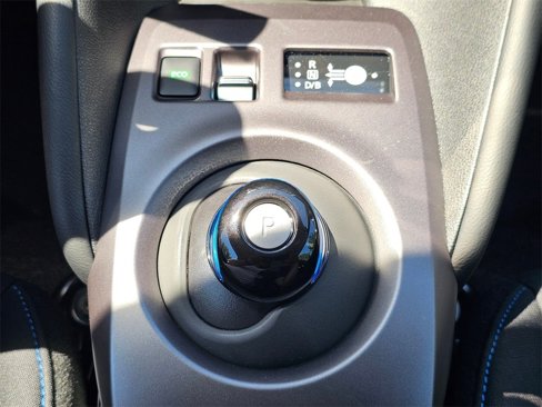 New 2025 Nissan Leaf S image 17