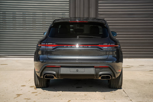 Certified 2025 Porsche Macan image 8