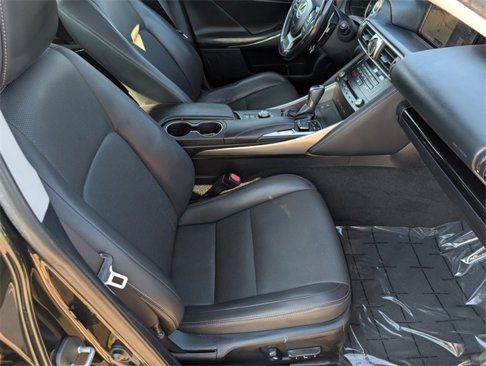 Used 2018 Lexus IS 300 image 40