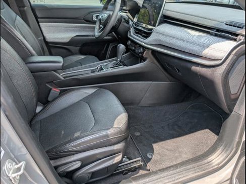 Used 2023 Jeep Compass Latitude w/ Sun and Sound Group image 18