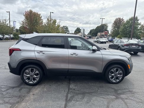 Used 2024 Kia Seltos LX image 9