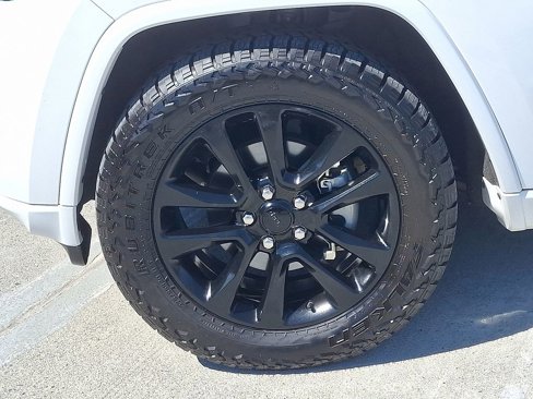 Used 2018 Jeep Grand Cherokee Altitude image 10