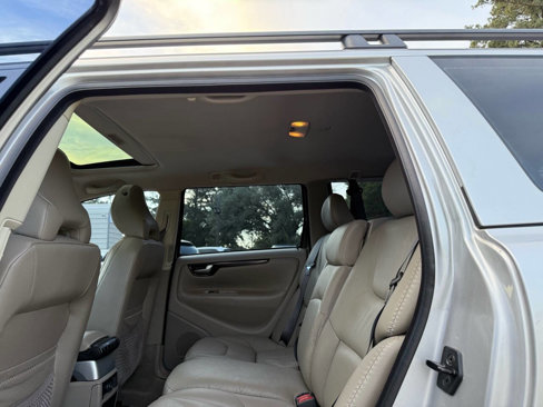 Used 2004 Volvo XC70 image 23
