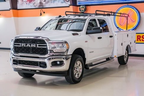 Used 2020 RAM 3500 Tradesman w/ Chrome Appearance Group image 2