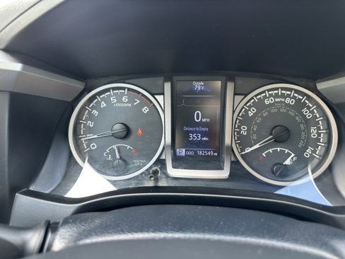 Used 2016 Toyota Tacoma TRD Sport image 34