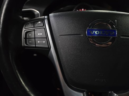 Used 2017 Volvo S60 T5 Inscription Platinum w/ Climate Package image 19