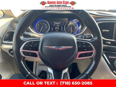 Used 2019 Chrysler Pacifica Touring-L image 7