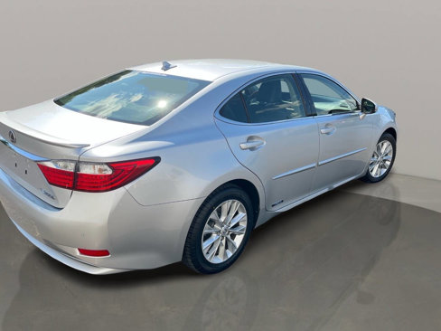 Used 2013 Lexus ES 300h w/ Luxury Pkg image 6