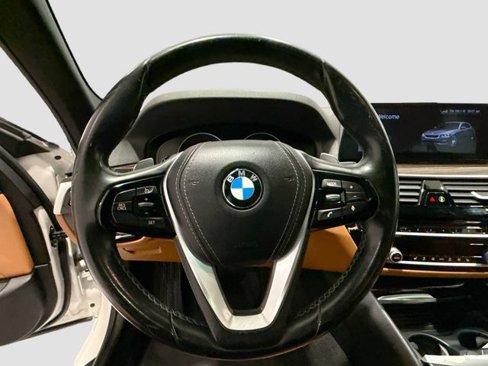 Used 2019 BMW 530i xDrive w/ Convenience Package image 10