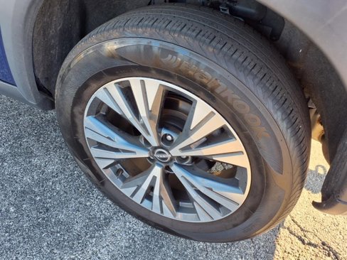 Used 2023 Nissan Rogue SV image 5